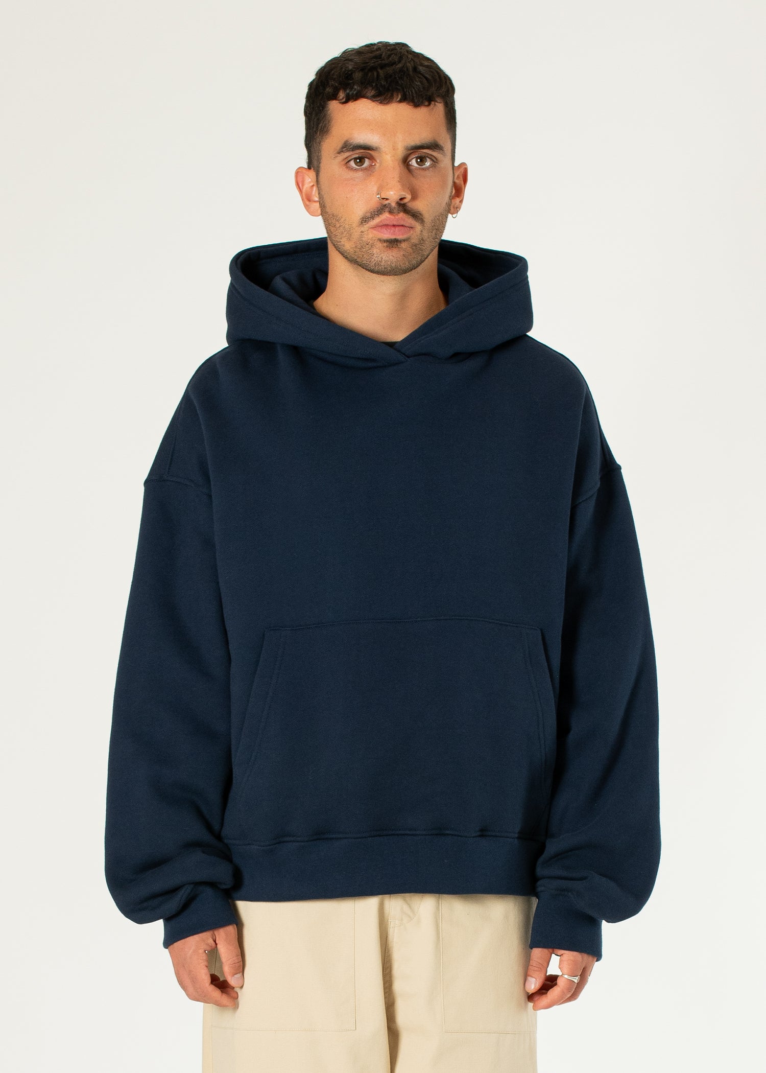 Signature Boxy Hoodie – Estudio Niksen