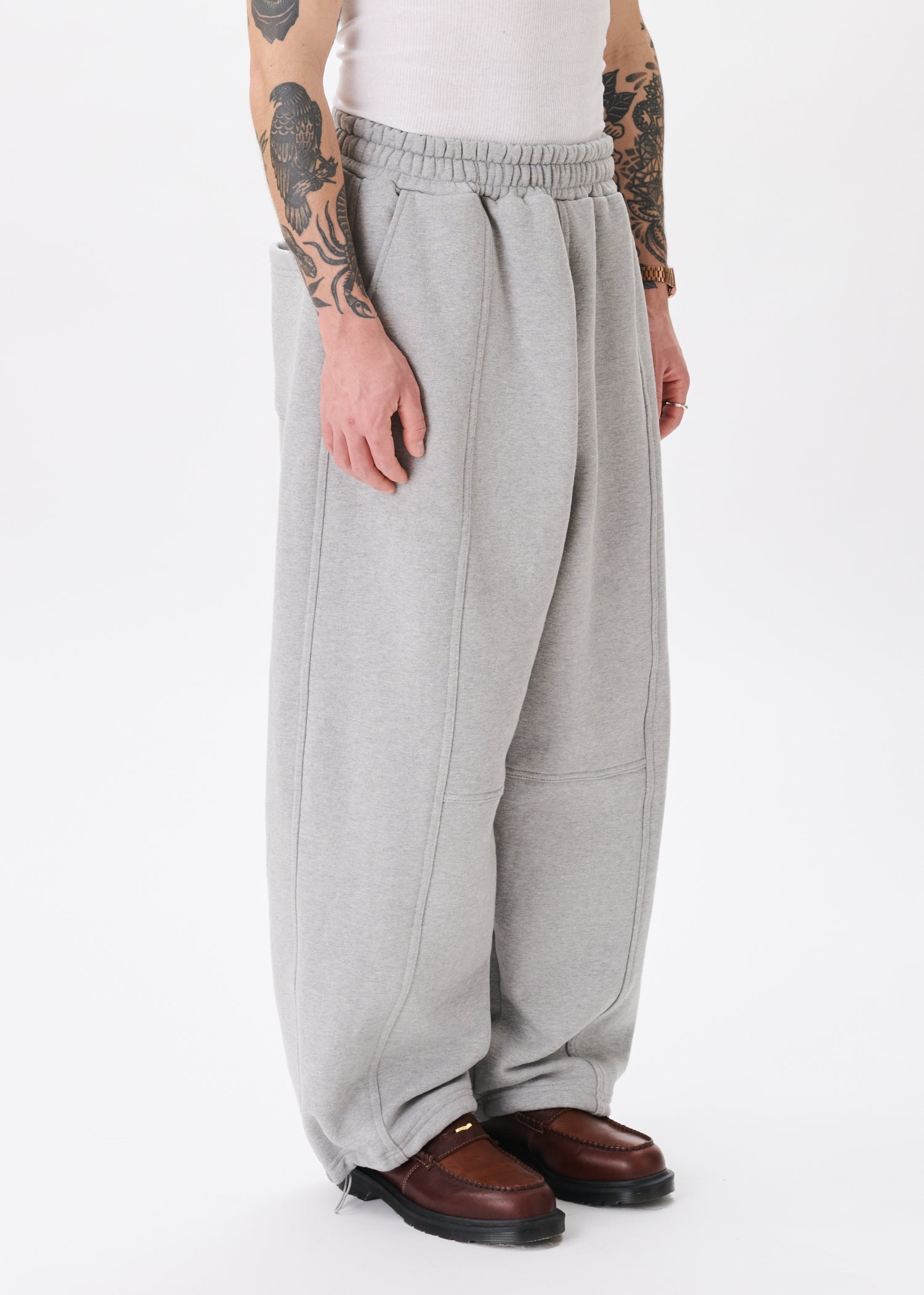 Signature Balloon Joggers – Estudio Niksen