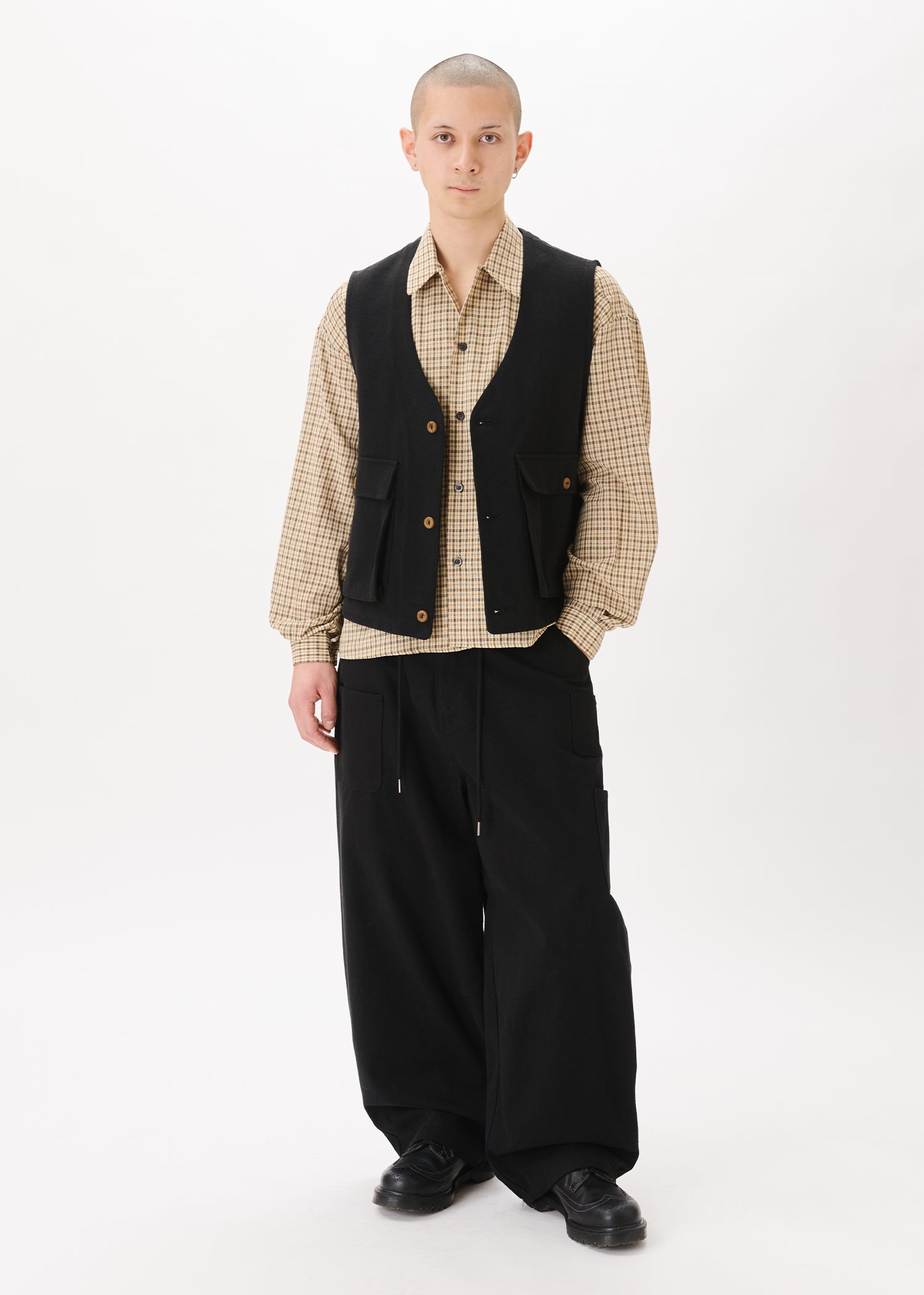 Akio_Light_Pocket_Vest_Black_P