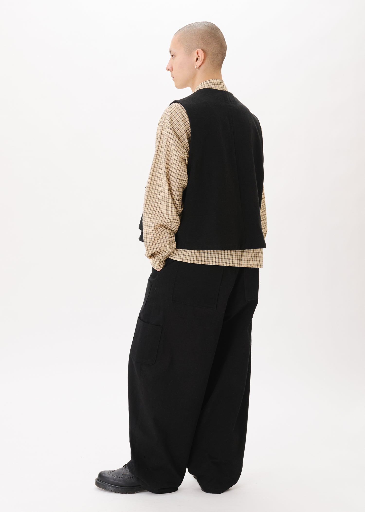 Light Pocket Vest – Estudio Niksen