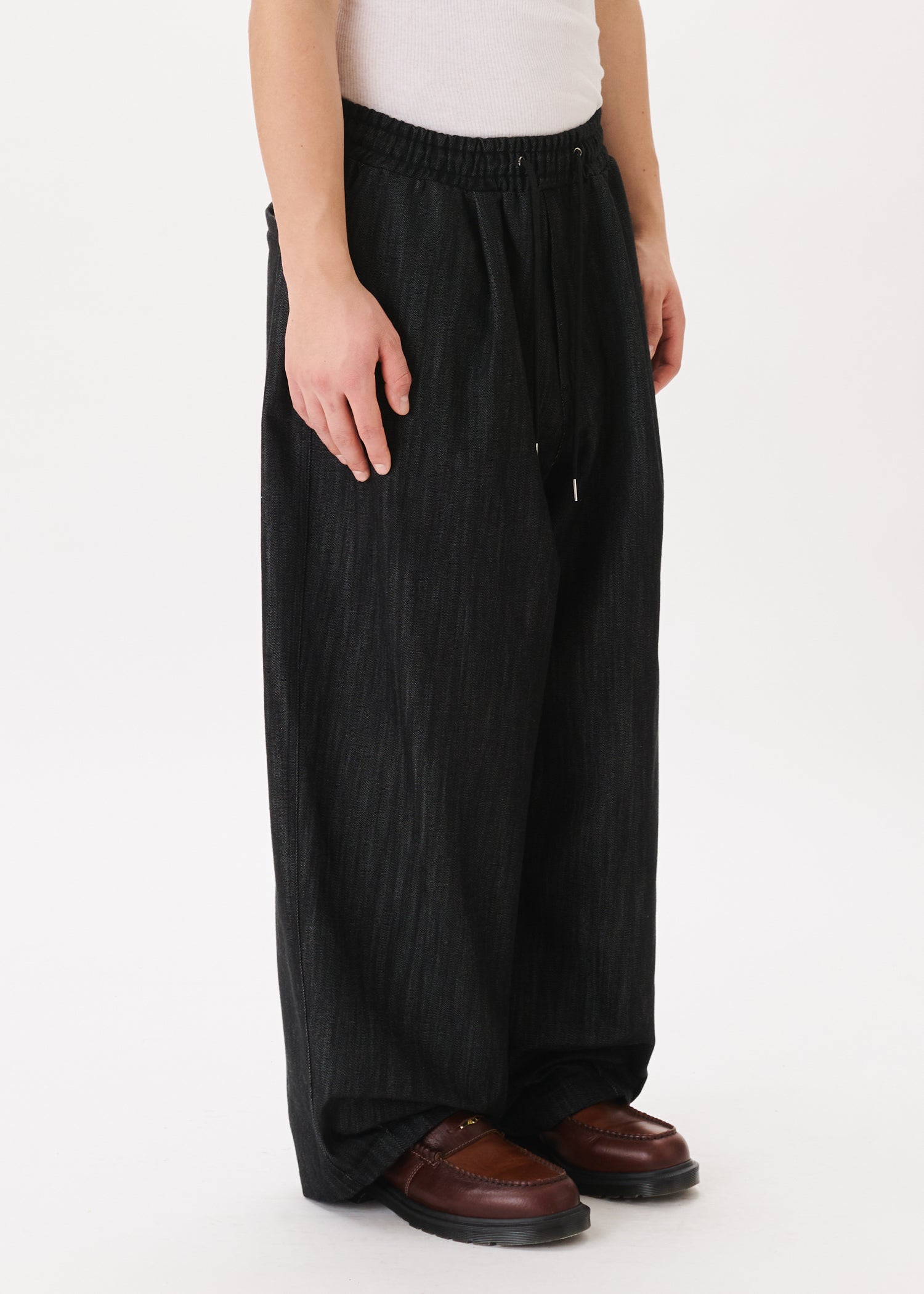 Pintuck Balloon Jeans