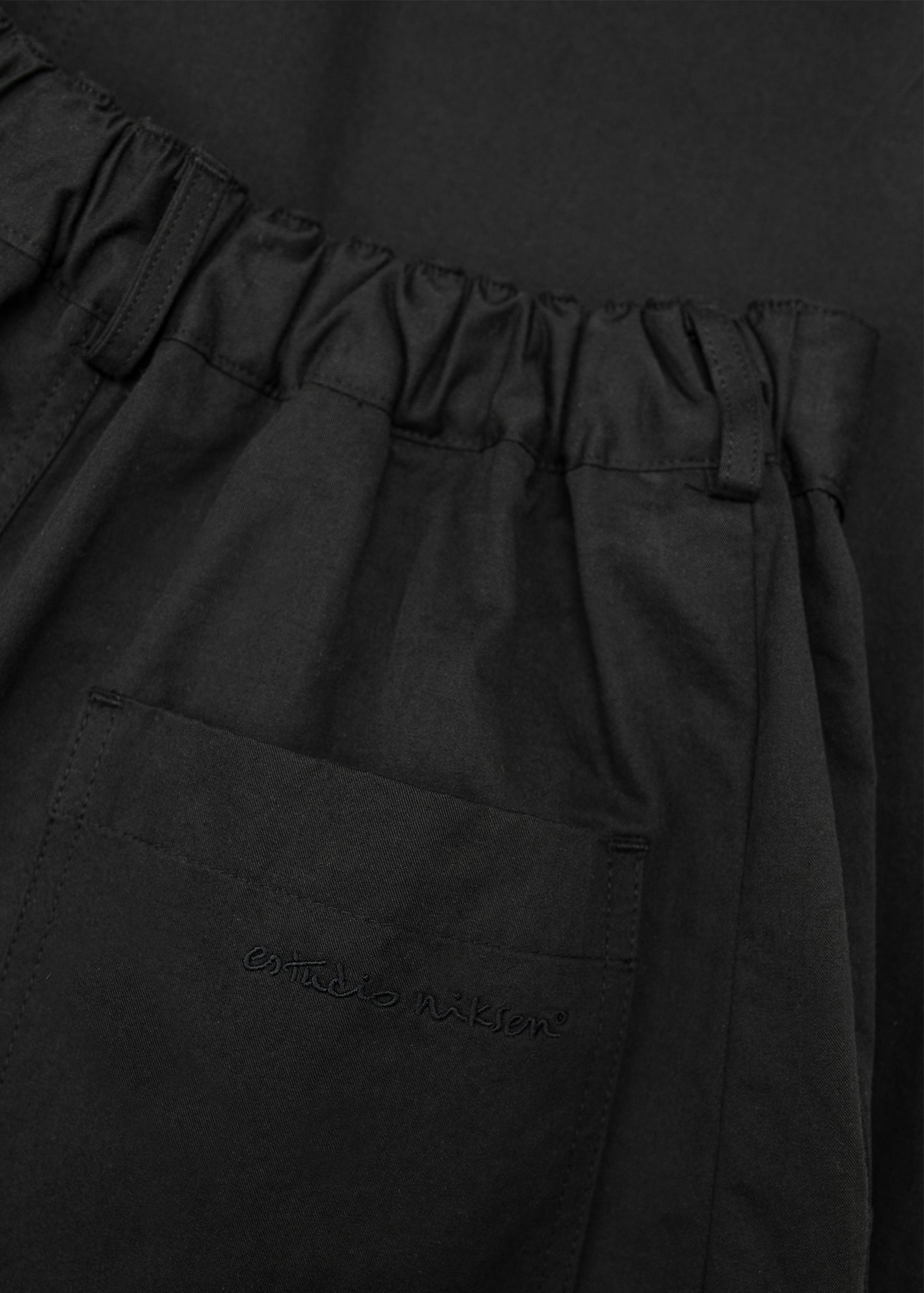 Pantalon en coton à plis arrière