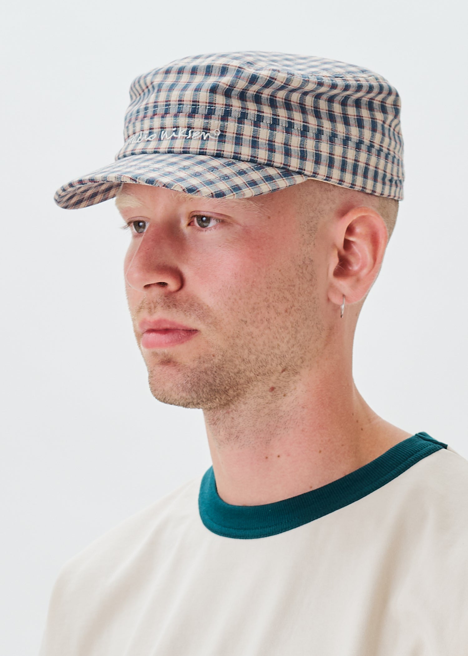 Casquette militaire à carreaux
