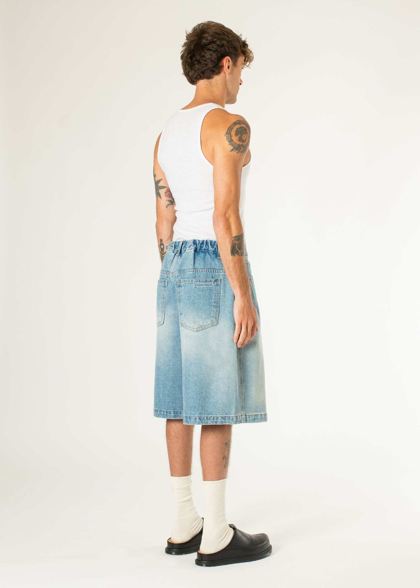 Short en jean à demi-pinces