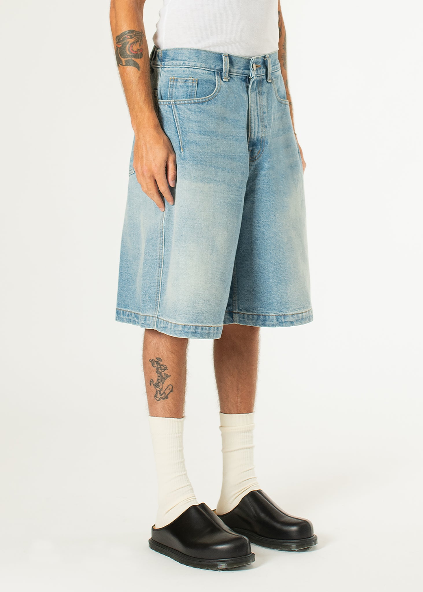 Short en jean à demi-pinces