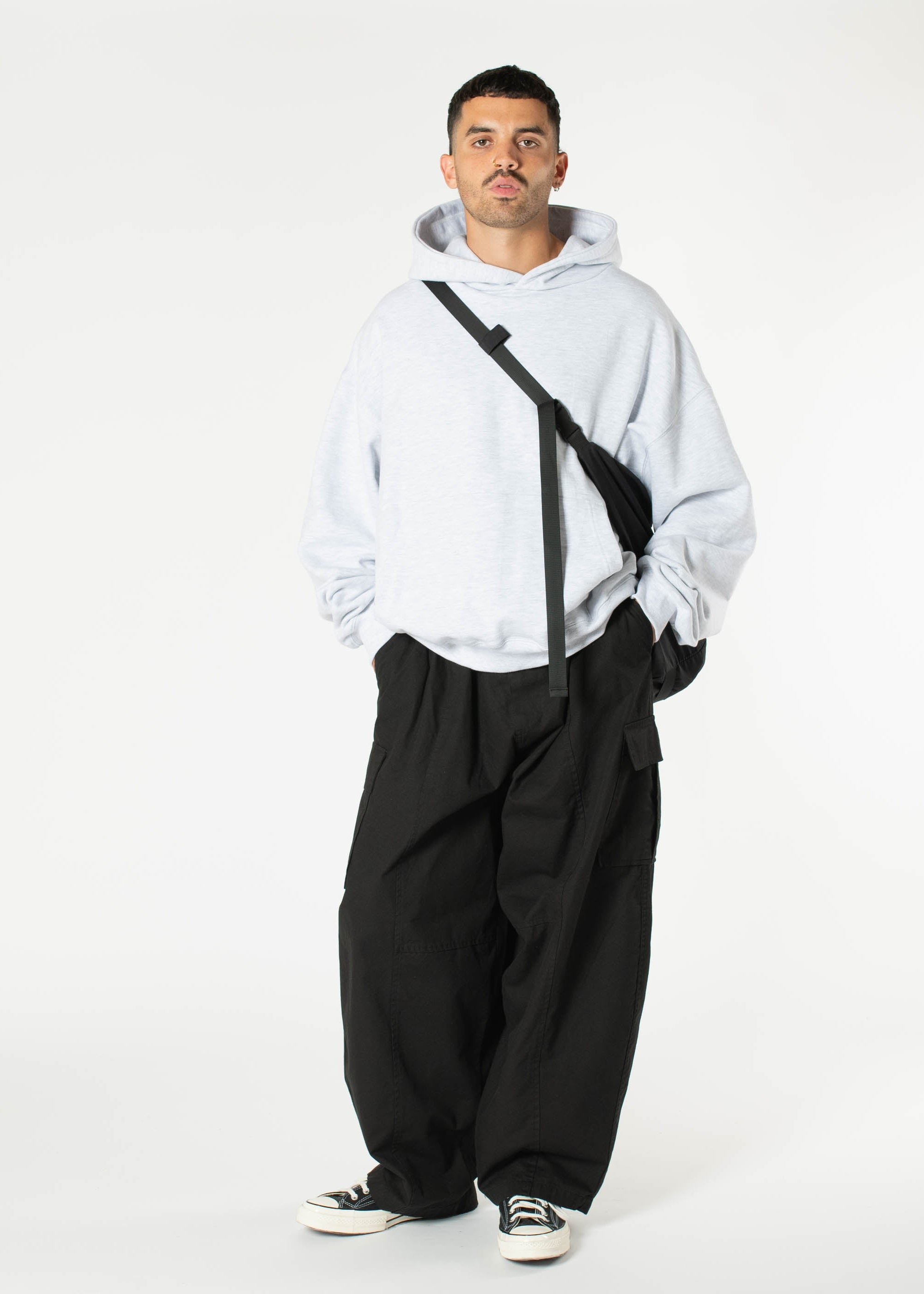 Signature Thumb Hoodie – Estudio Niksen