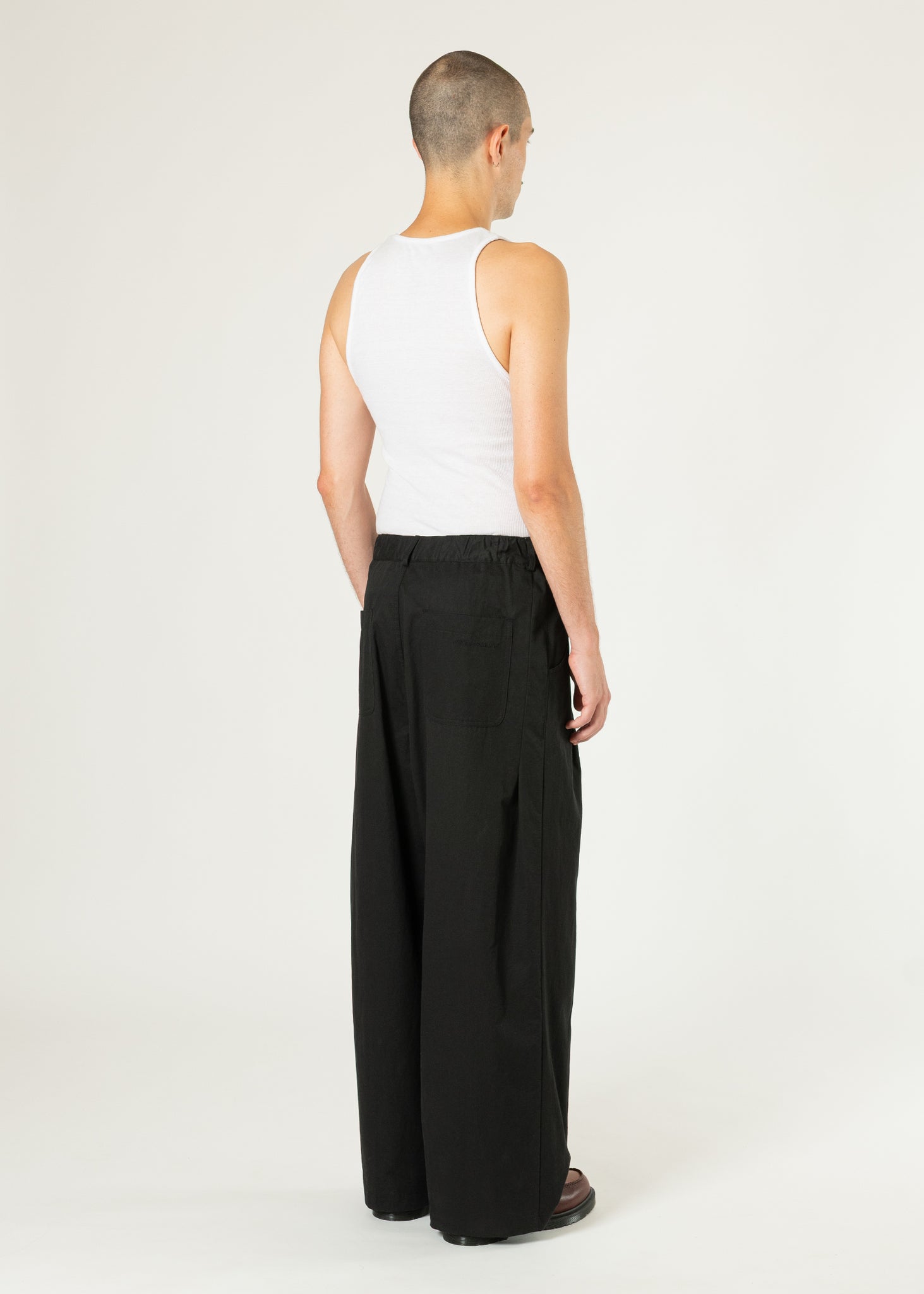 Pantalon en coton à plis arrière