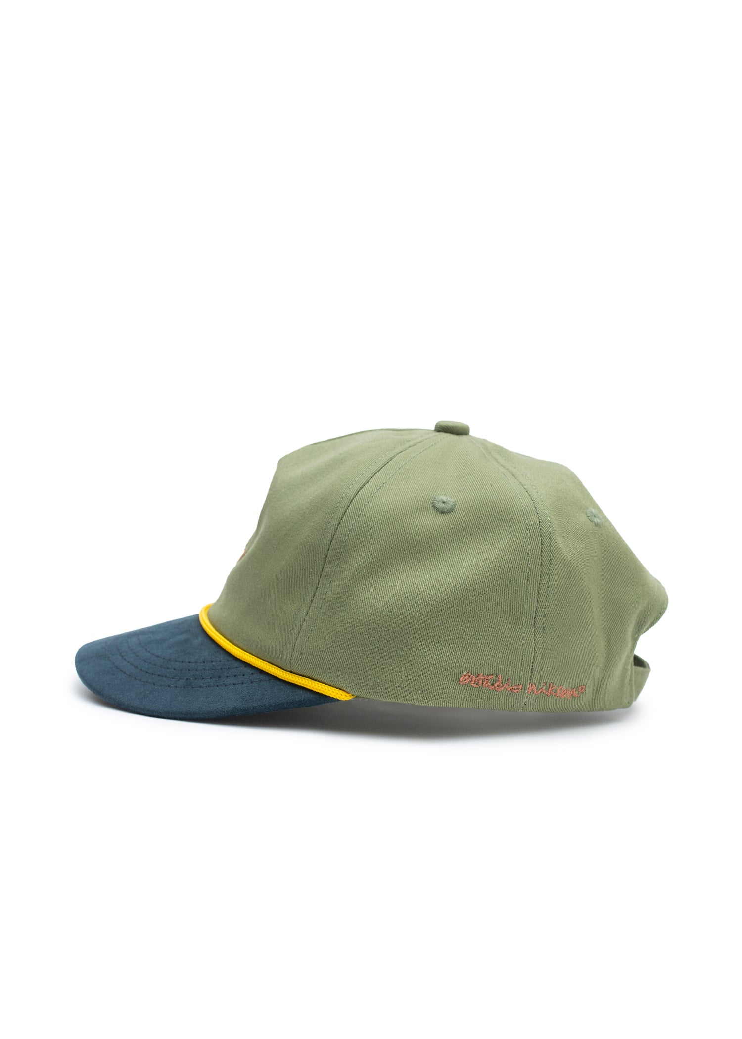 E.N Staple Cap – Estudio Niksen