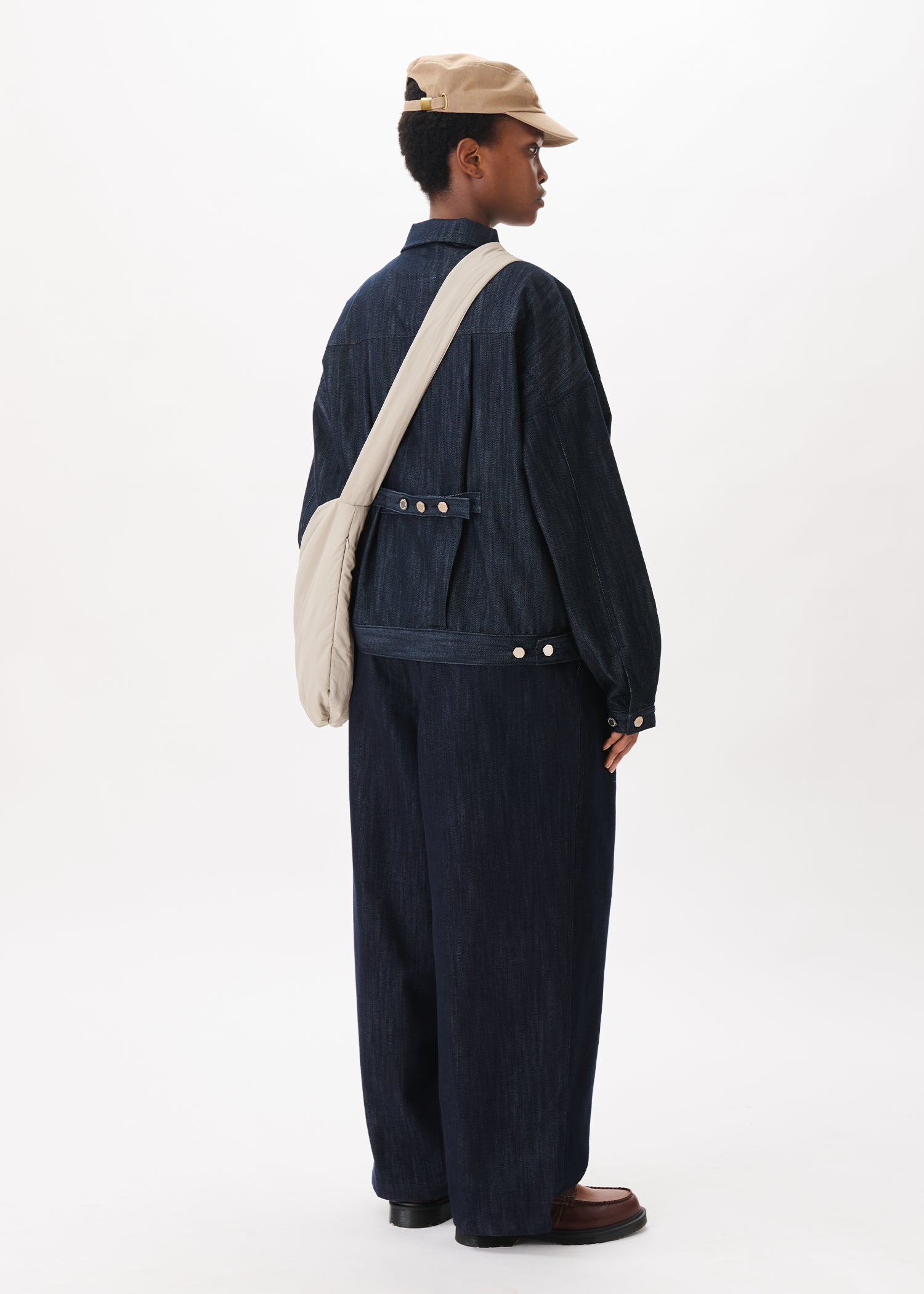 Back-strap Pleated Trucker – Estudio Niksen