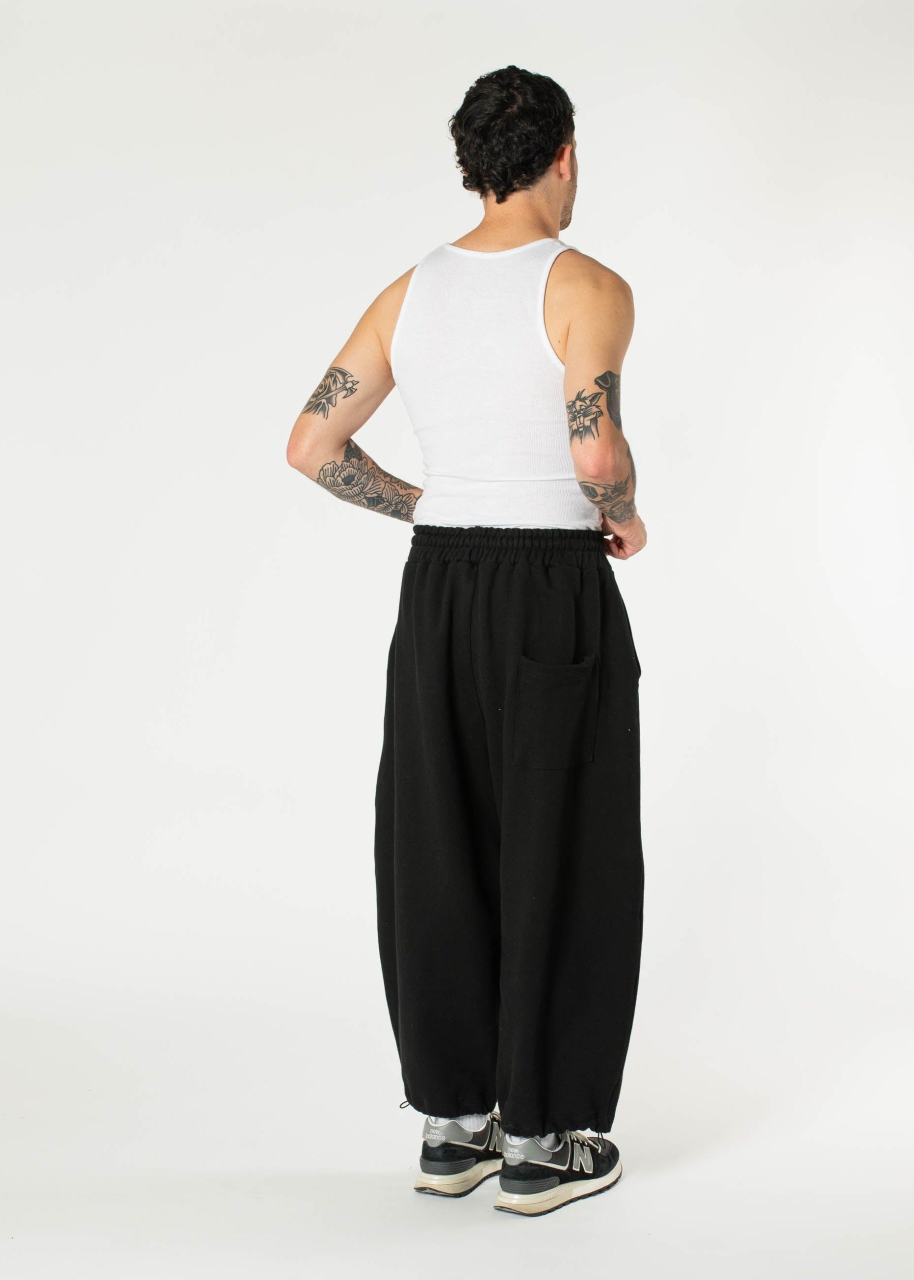 Signature Balloon Joggers – Estudio Niksen