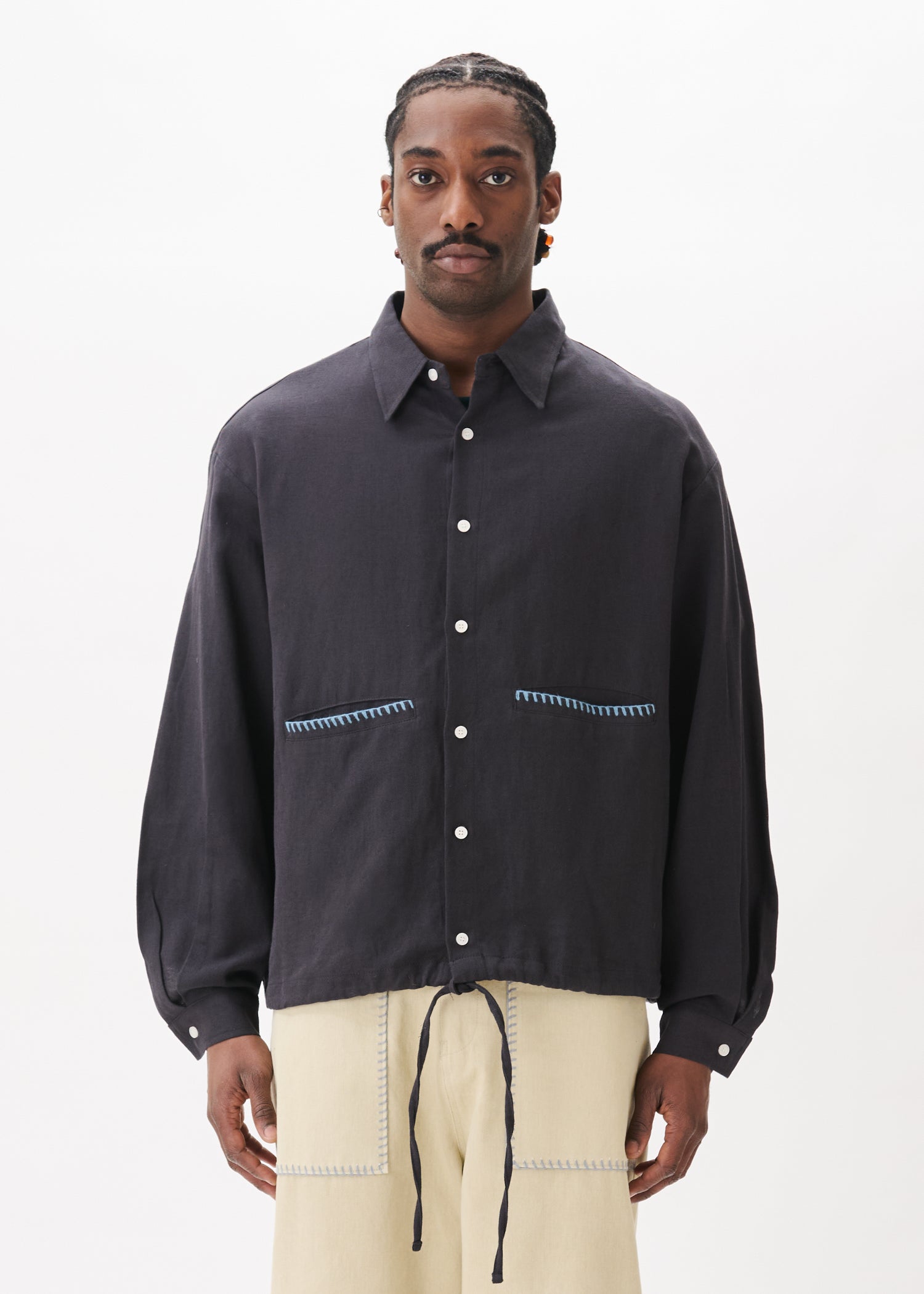 Chemise à poche brodée