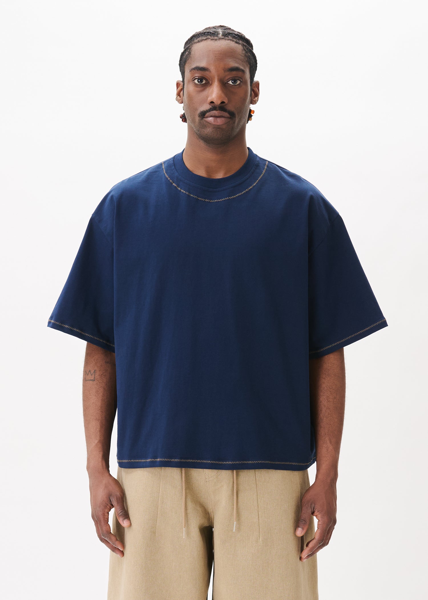 T-shirt court brodé à la main