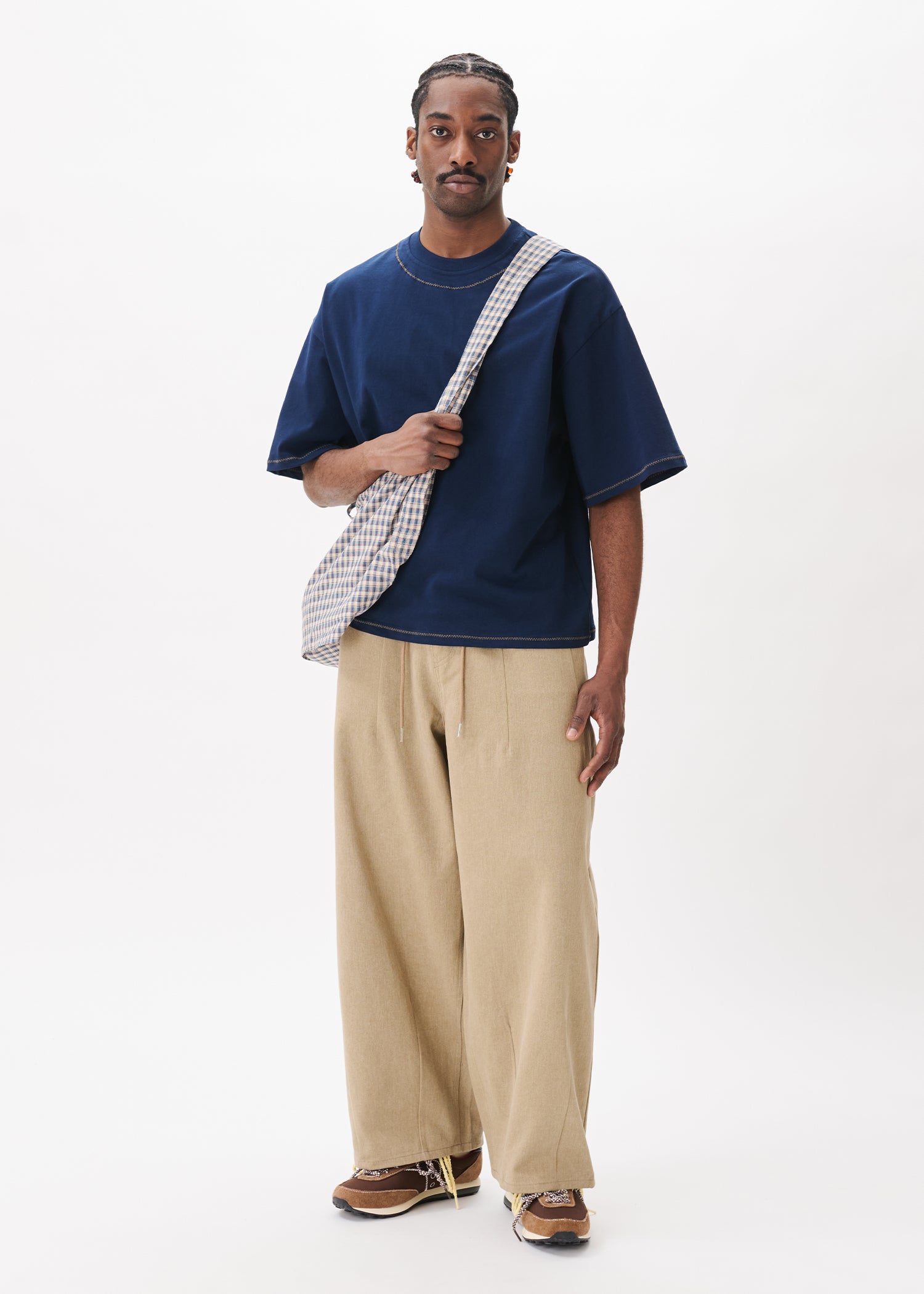 T-shirt court brodé à la main