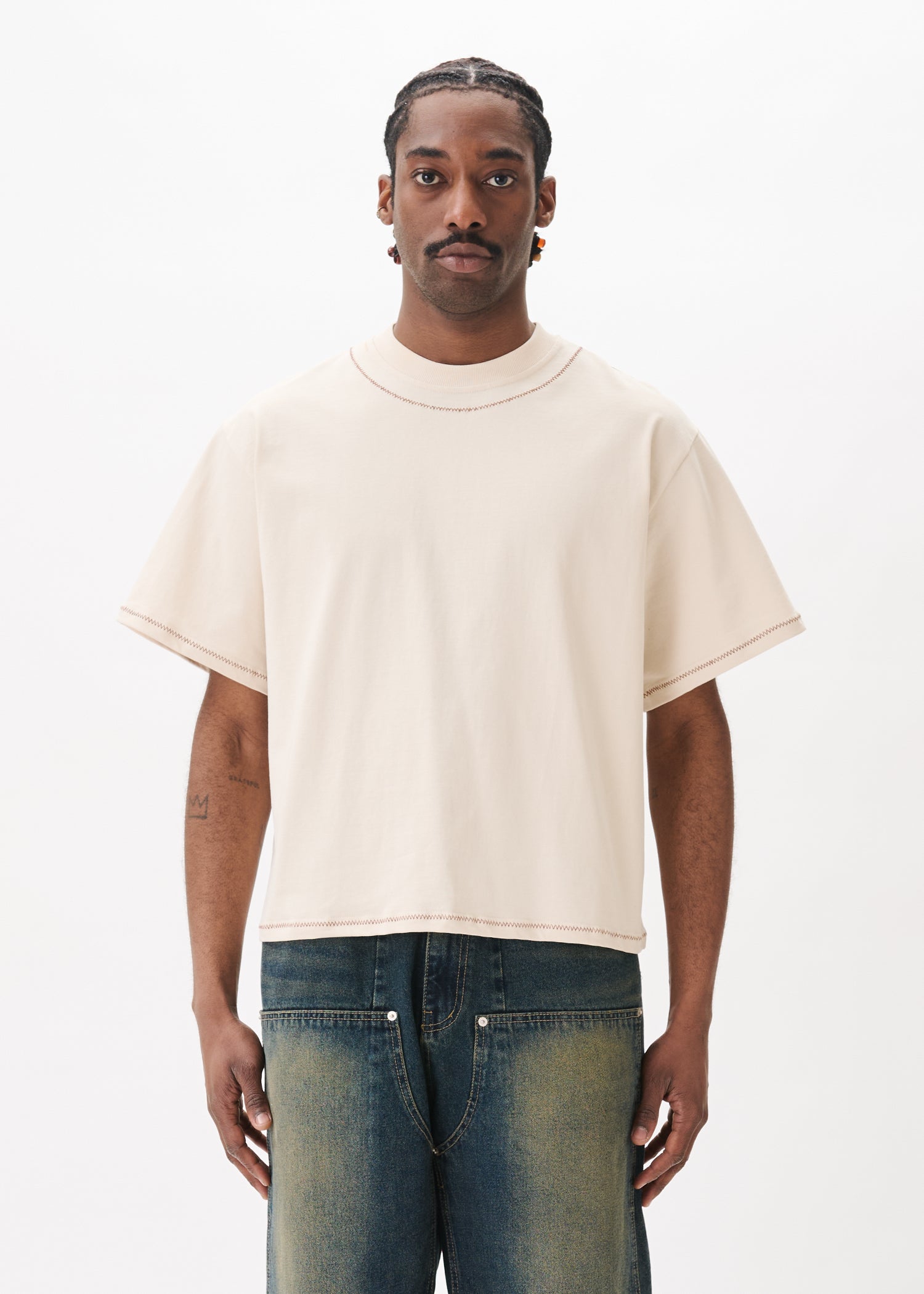 T-shirt court brodé à la main