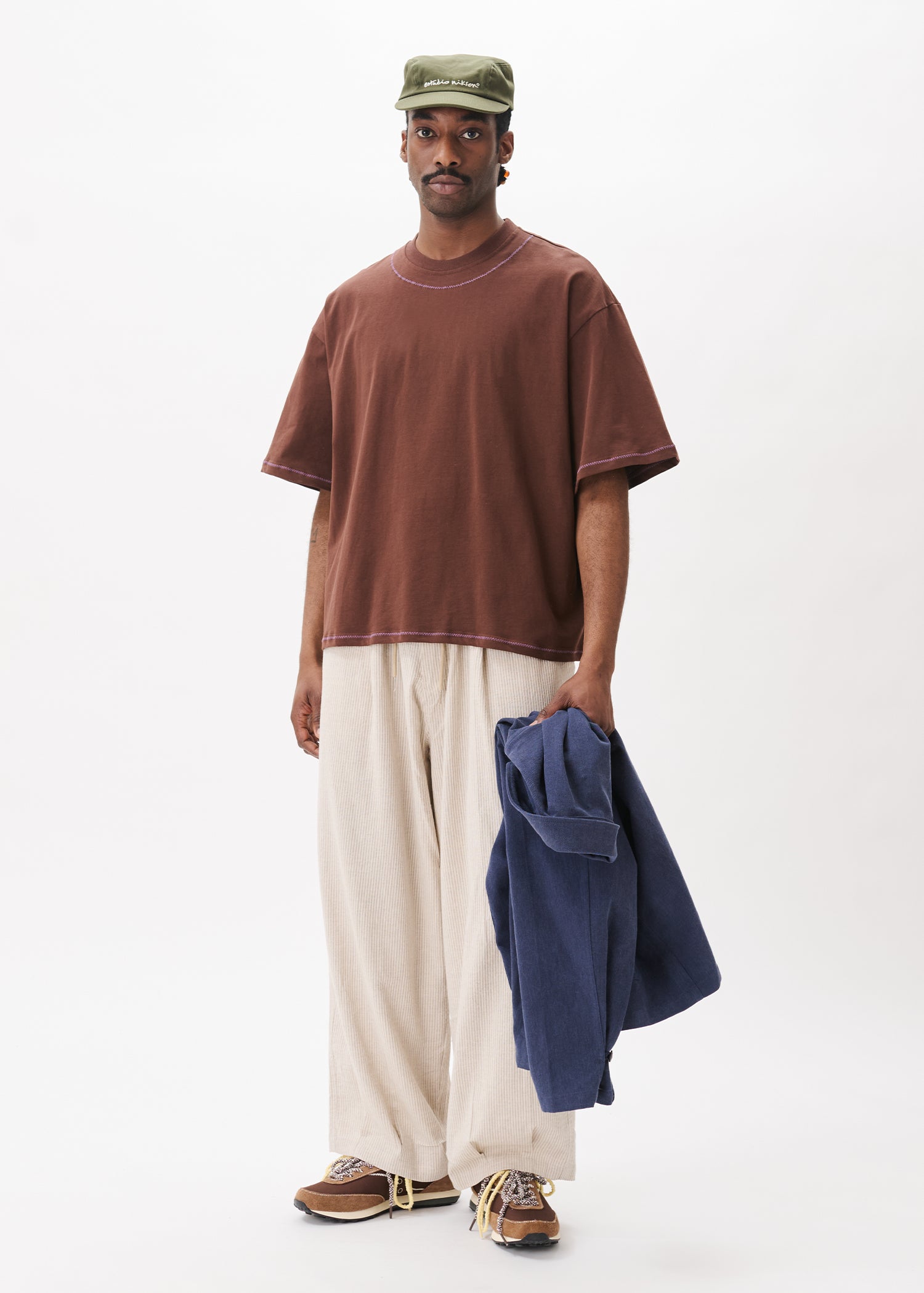 T-shirt court brodé à la main