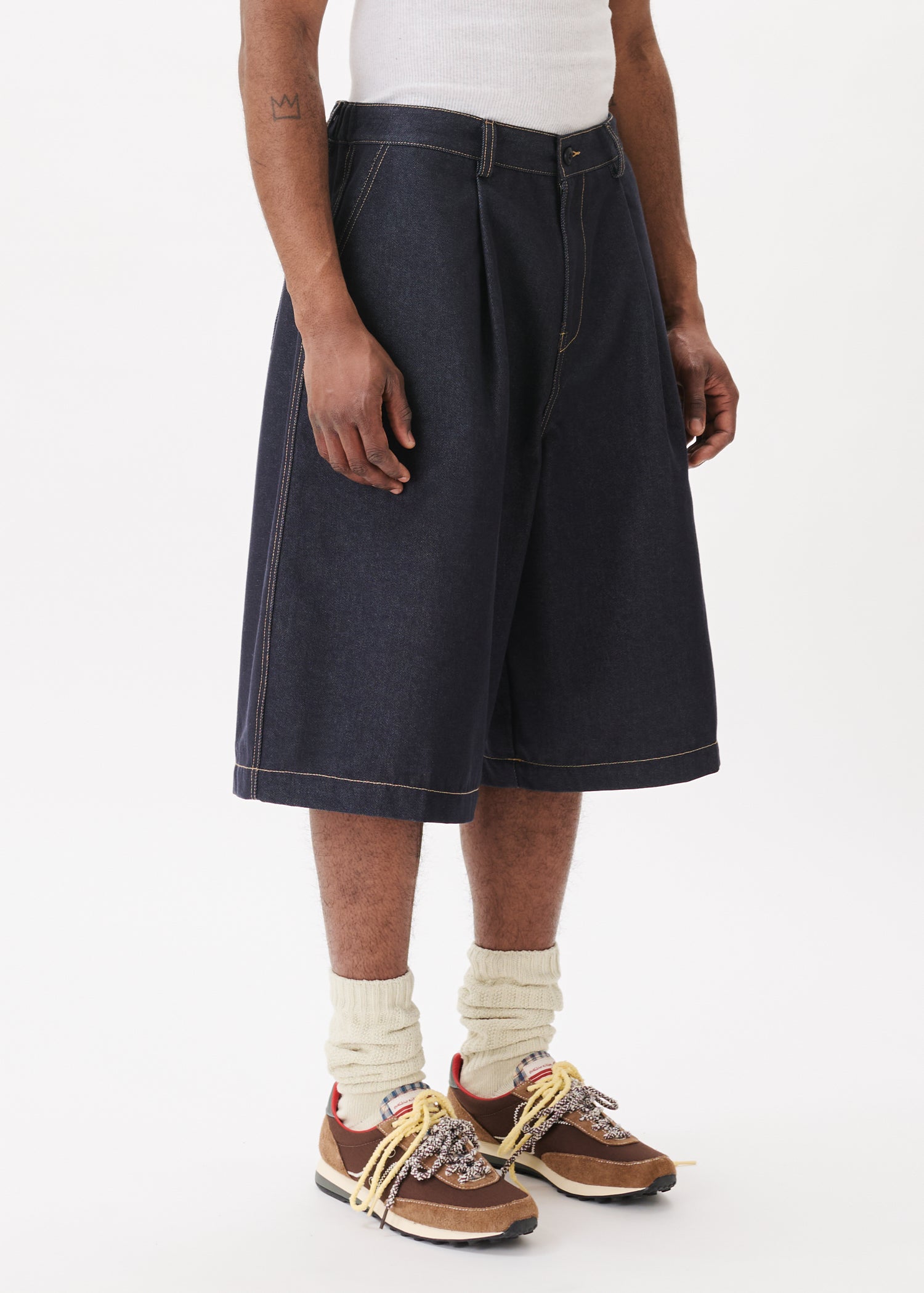 Short large à plis nervures