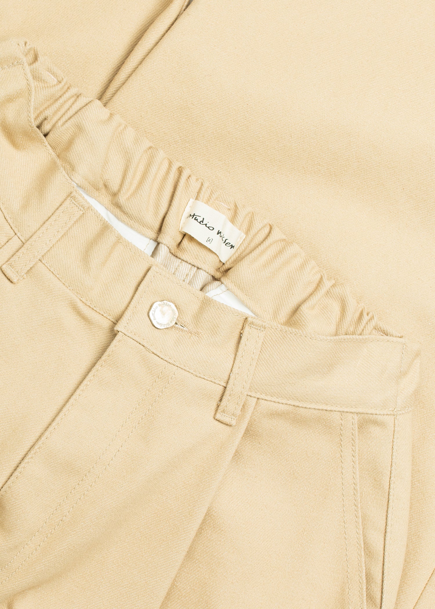Pintuck_Wide_Jeans_Beige_Detai