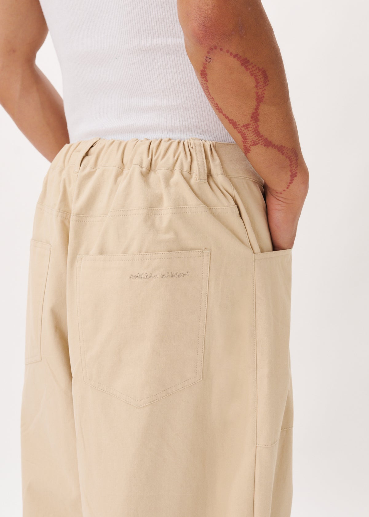 Pantalon ballon à poches plaquées