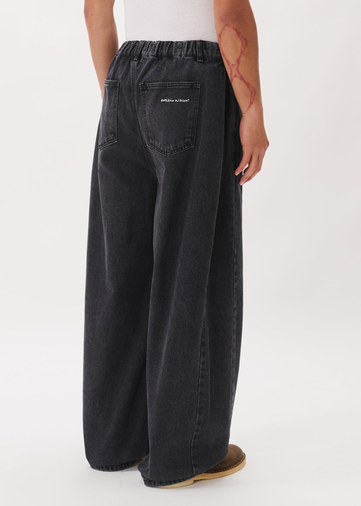 Side-Pleat Big Jeans