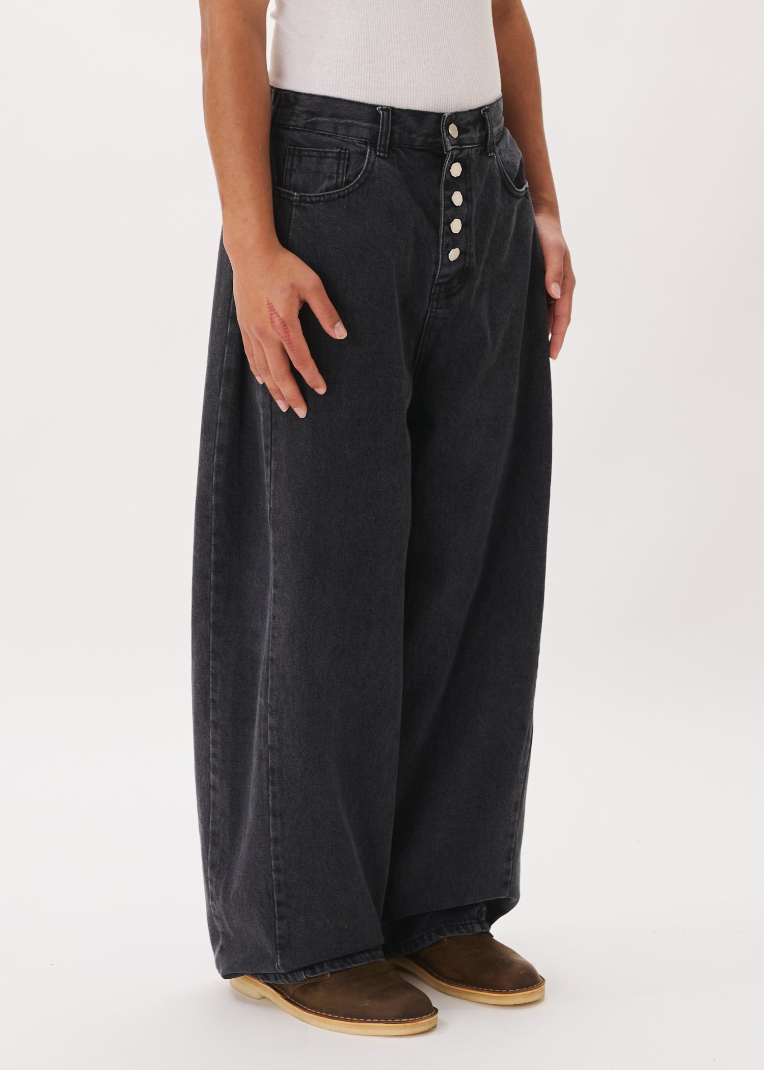 Side-Pleat Big Jeans