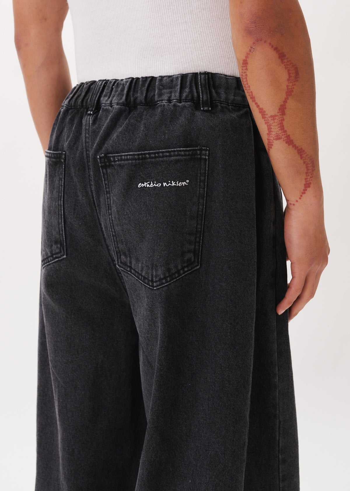 Side-Pleat Big Jeans