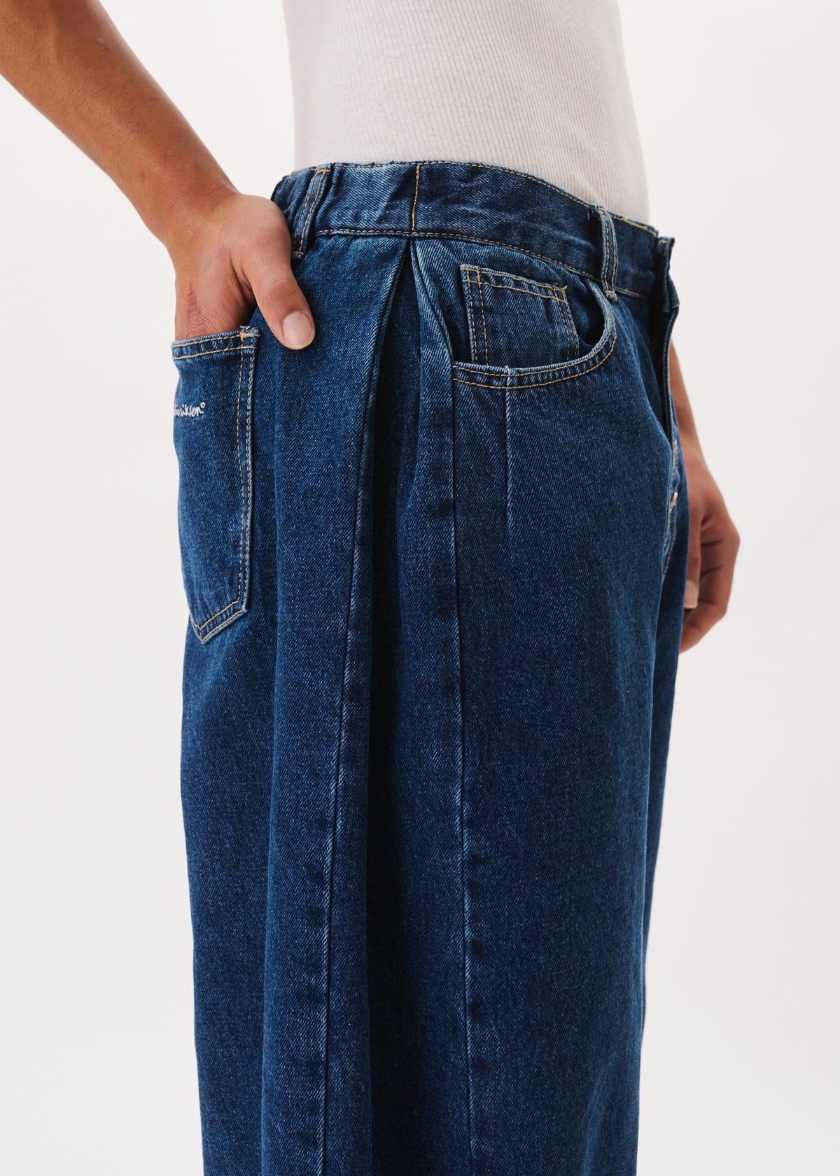 Side-Pleat Big Jeans