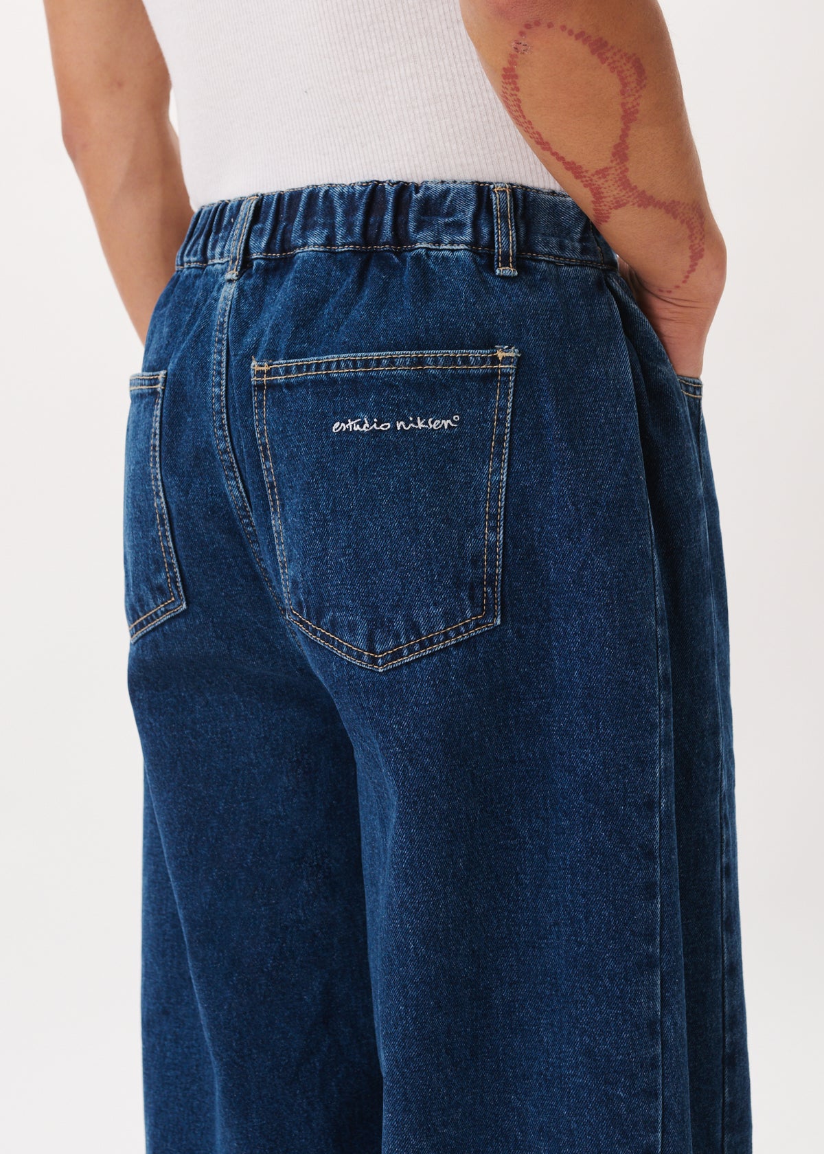 Side-Pleat Big Jeans