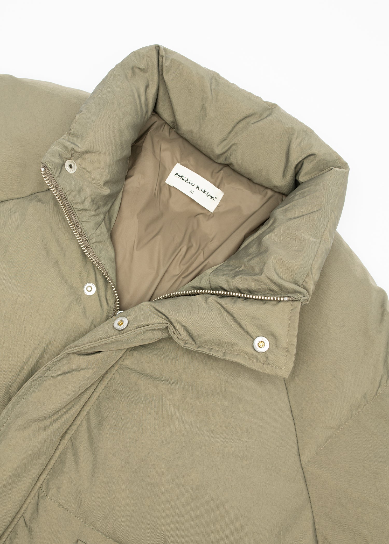 Raglan_Puffer_Jacket_Khaki_Det