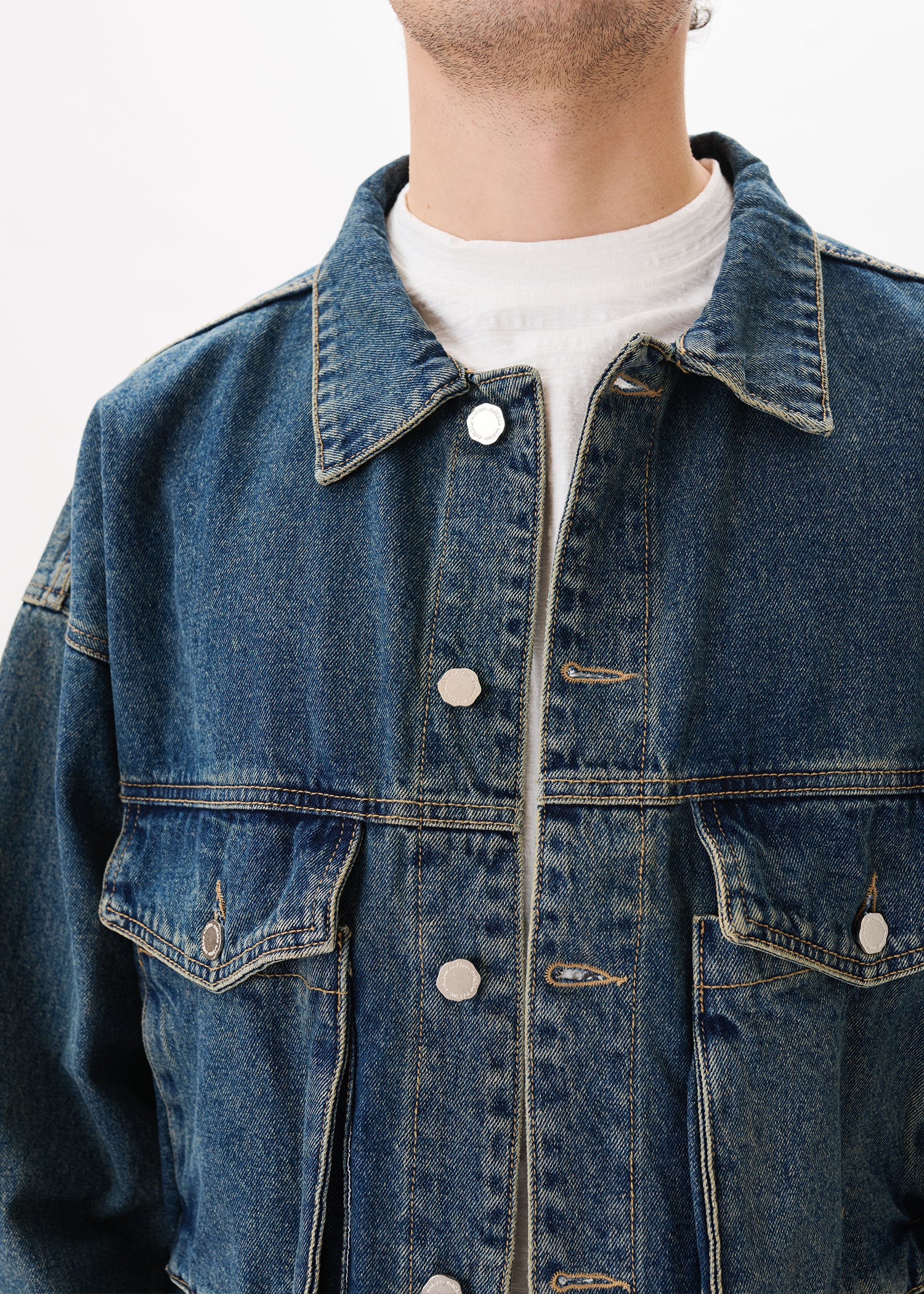 Boxy Denim Trucker – Estudio Niksen