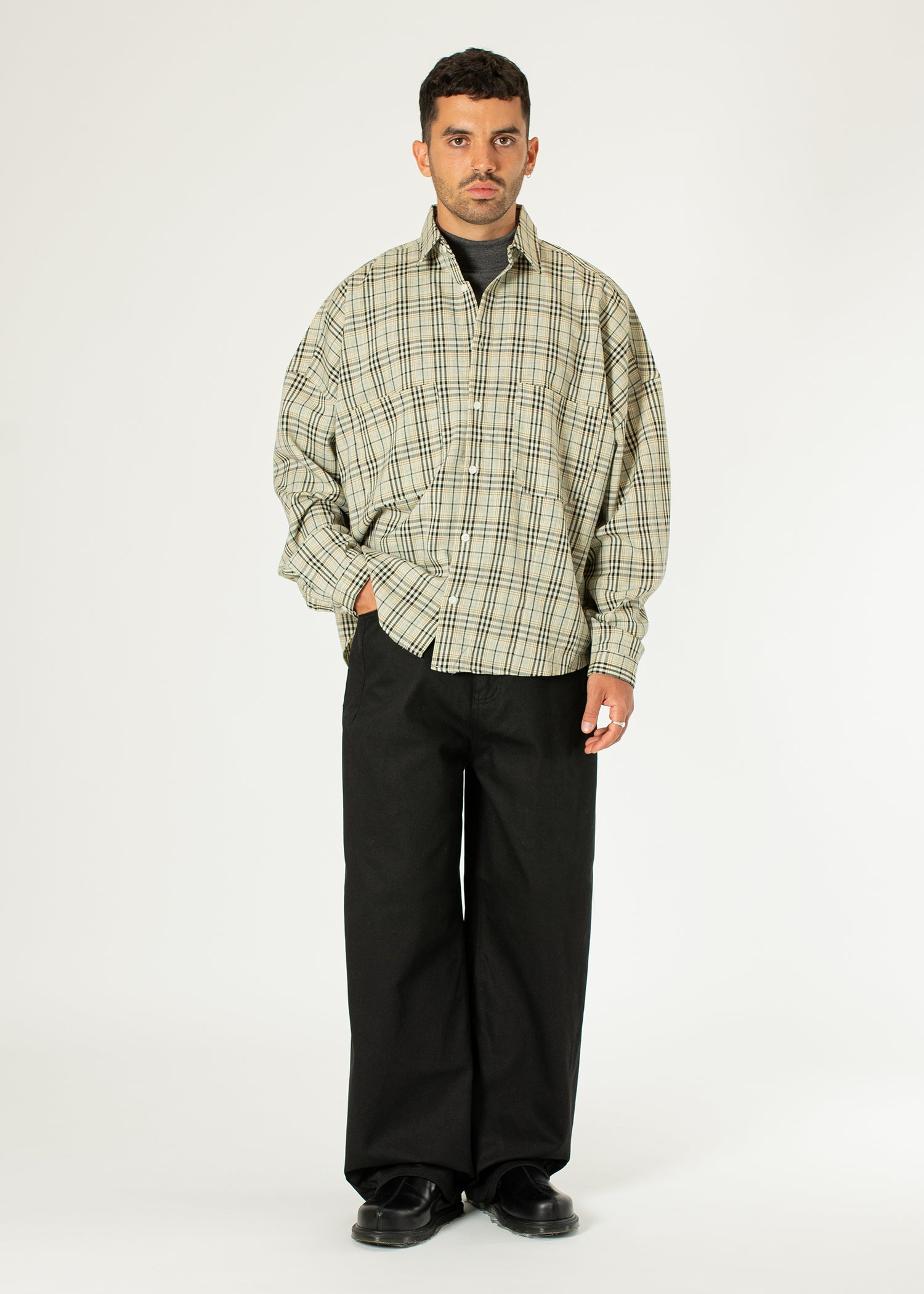 Jean en denim à boutons latéraux