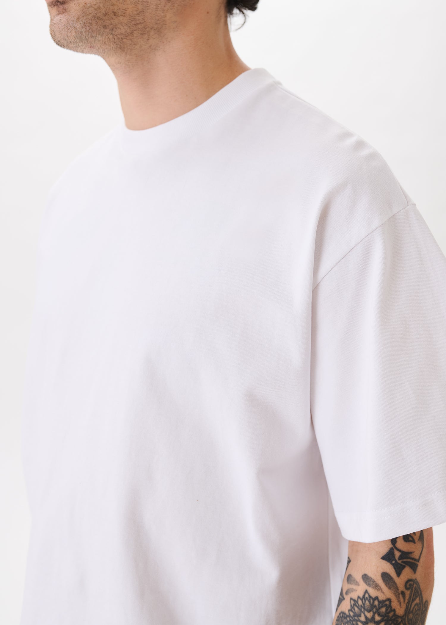 Signature Cropped Tee – Estudio Niksen
