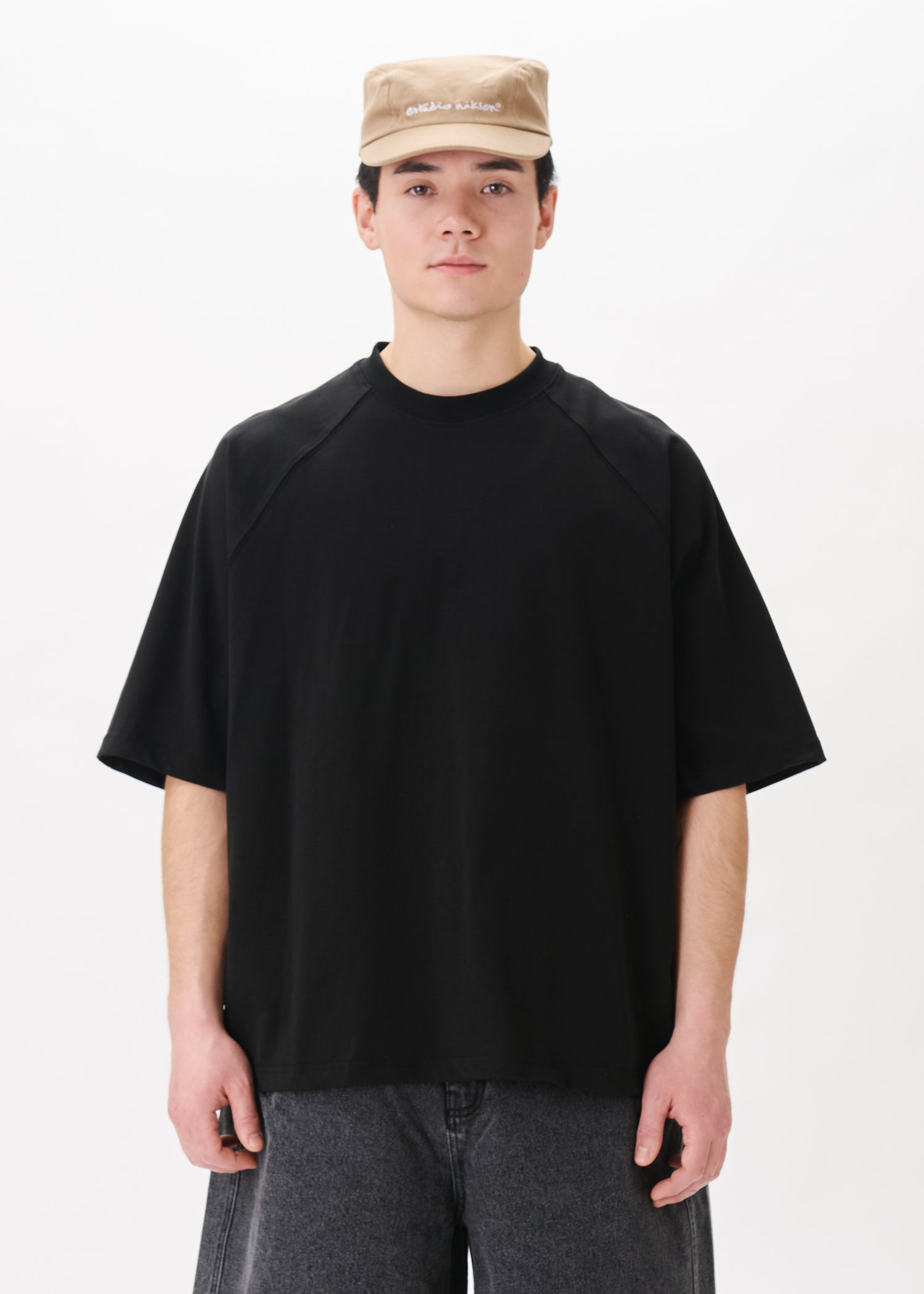 Raglan Big Tee – Estudio Niksen