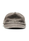 Casquette usée distinctive