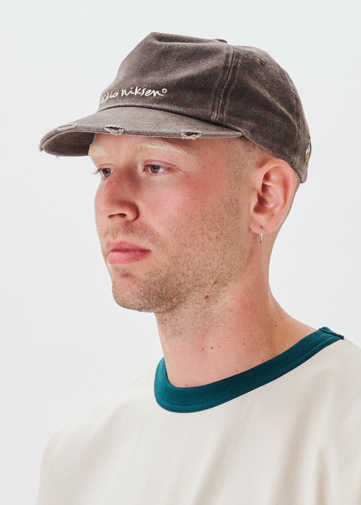 Casquette usée distinctive