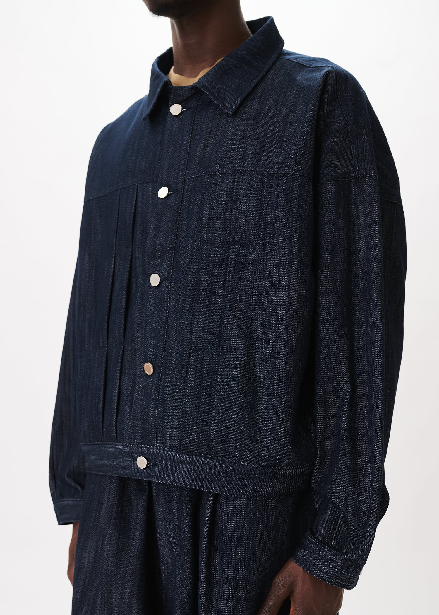 Back-strap Pleated Trucker – Estudio Niksen