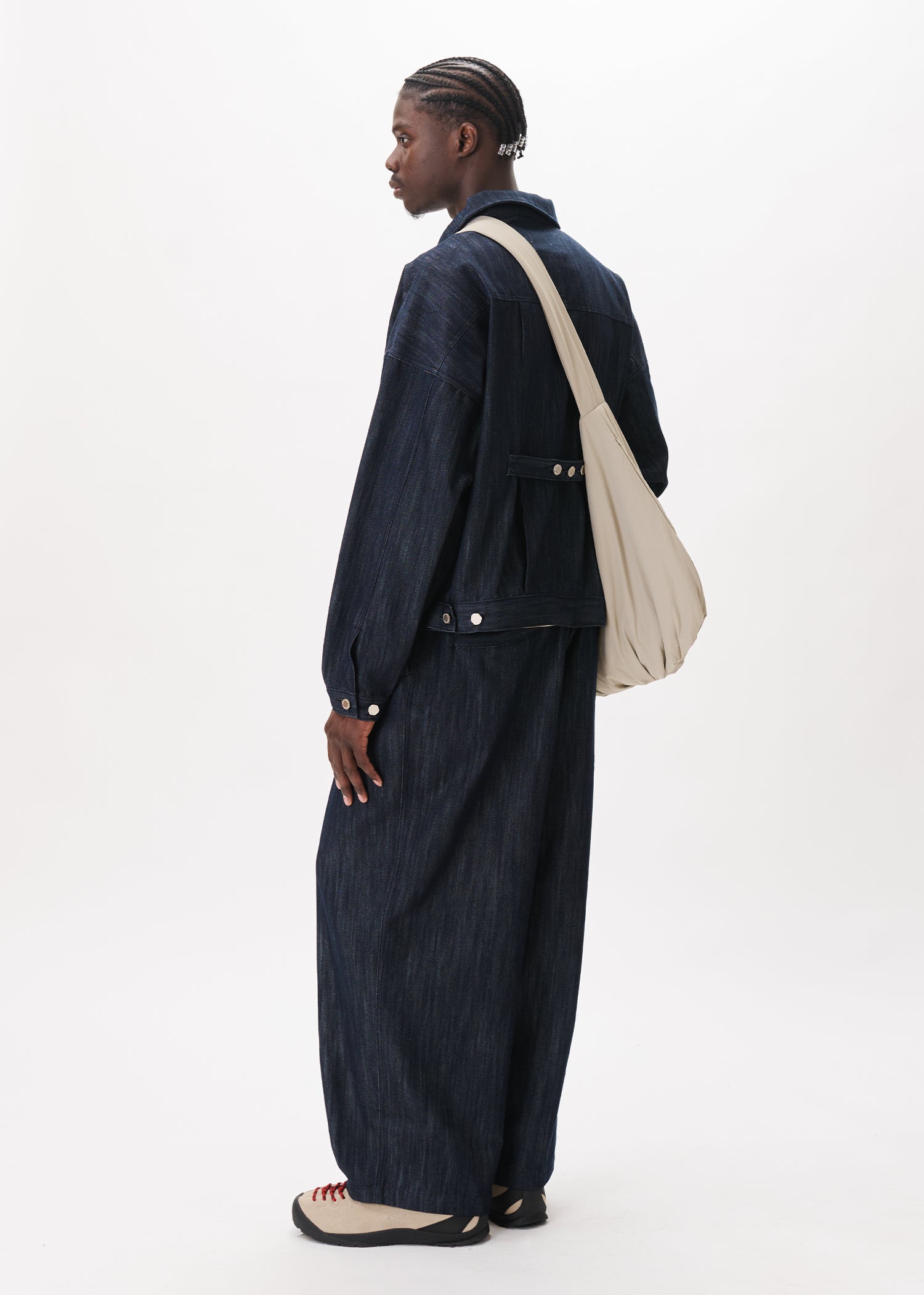 Back-strap Pleated Trucker – Estudio Niksen
