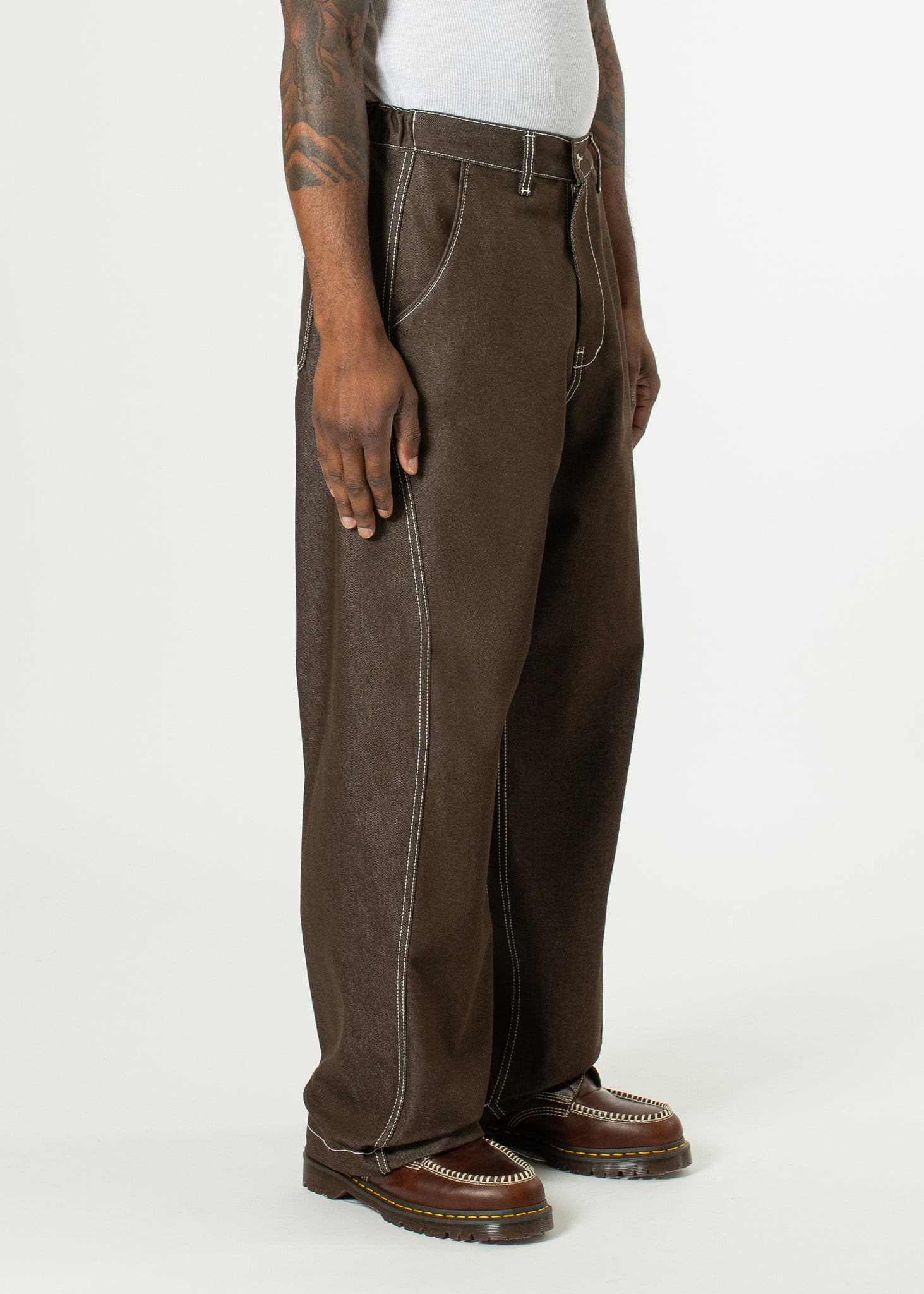 Jean avec coutures contrastantes