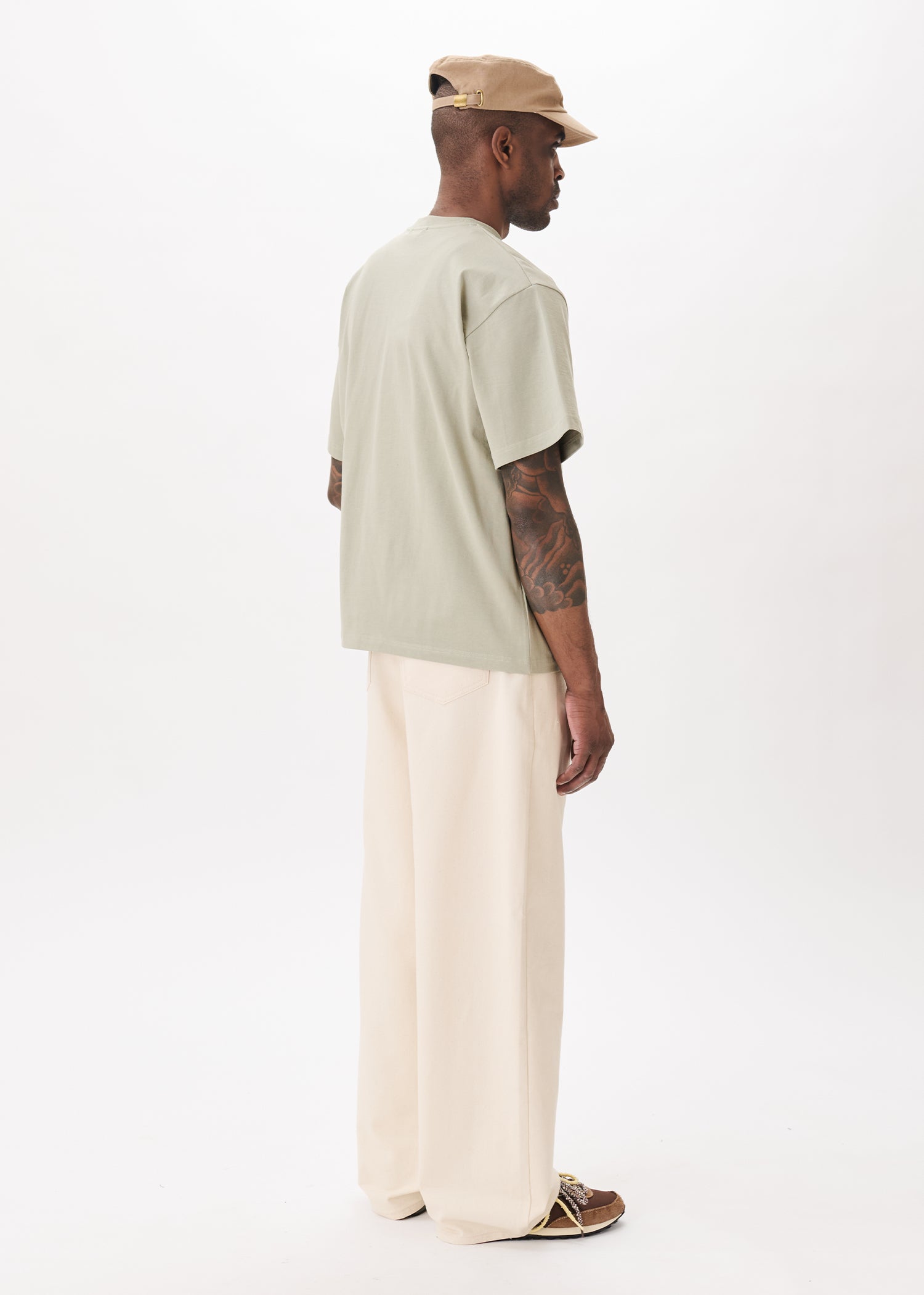 Jean en denim à boutons latéraux