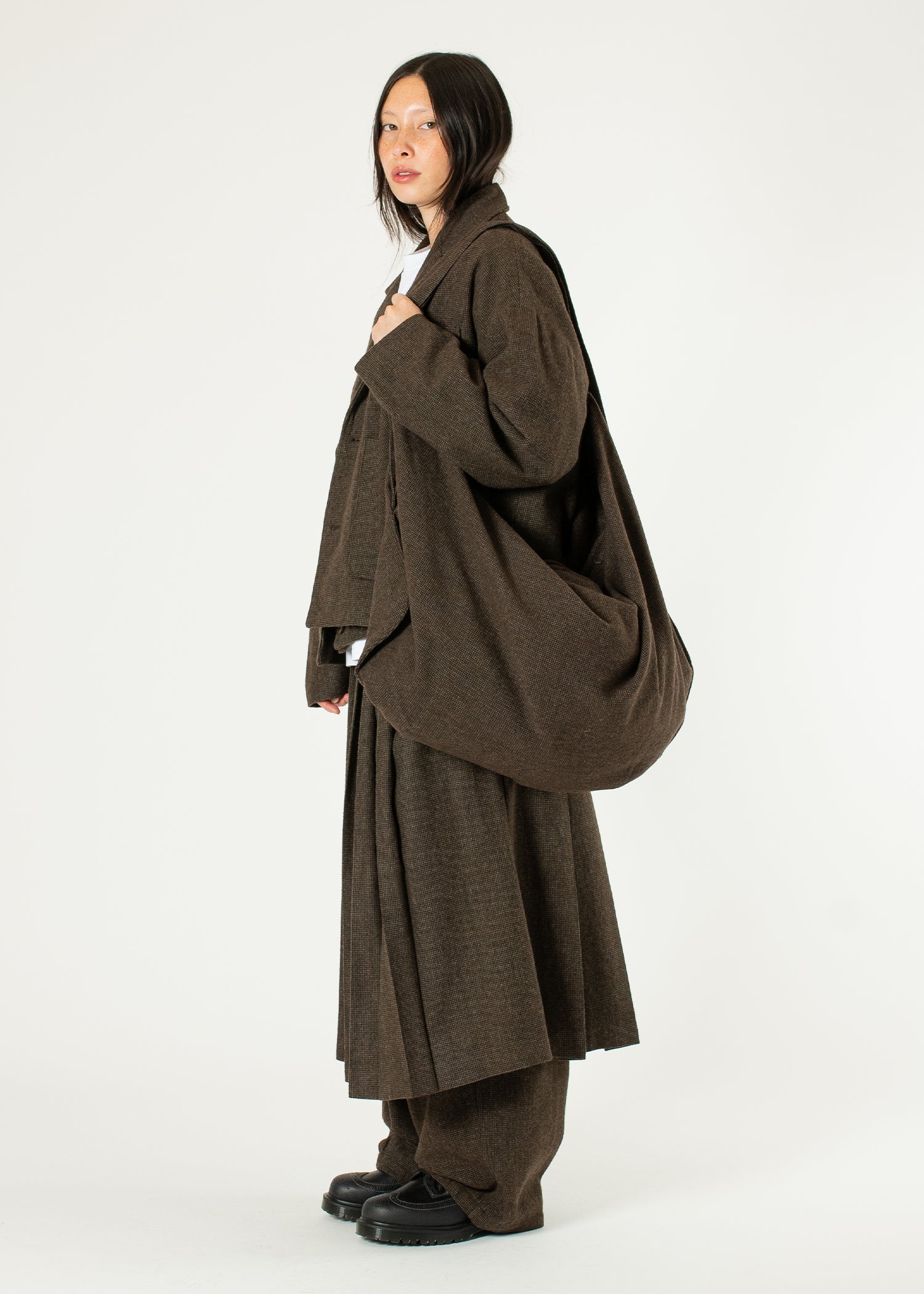 Uma_3-Way_Bag_Brown_Pose_03.