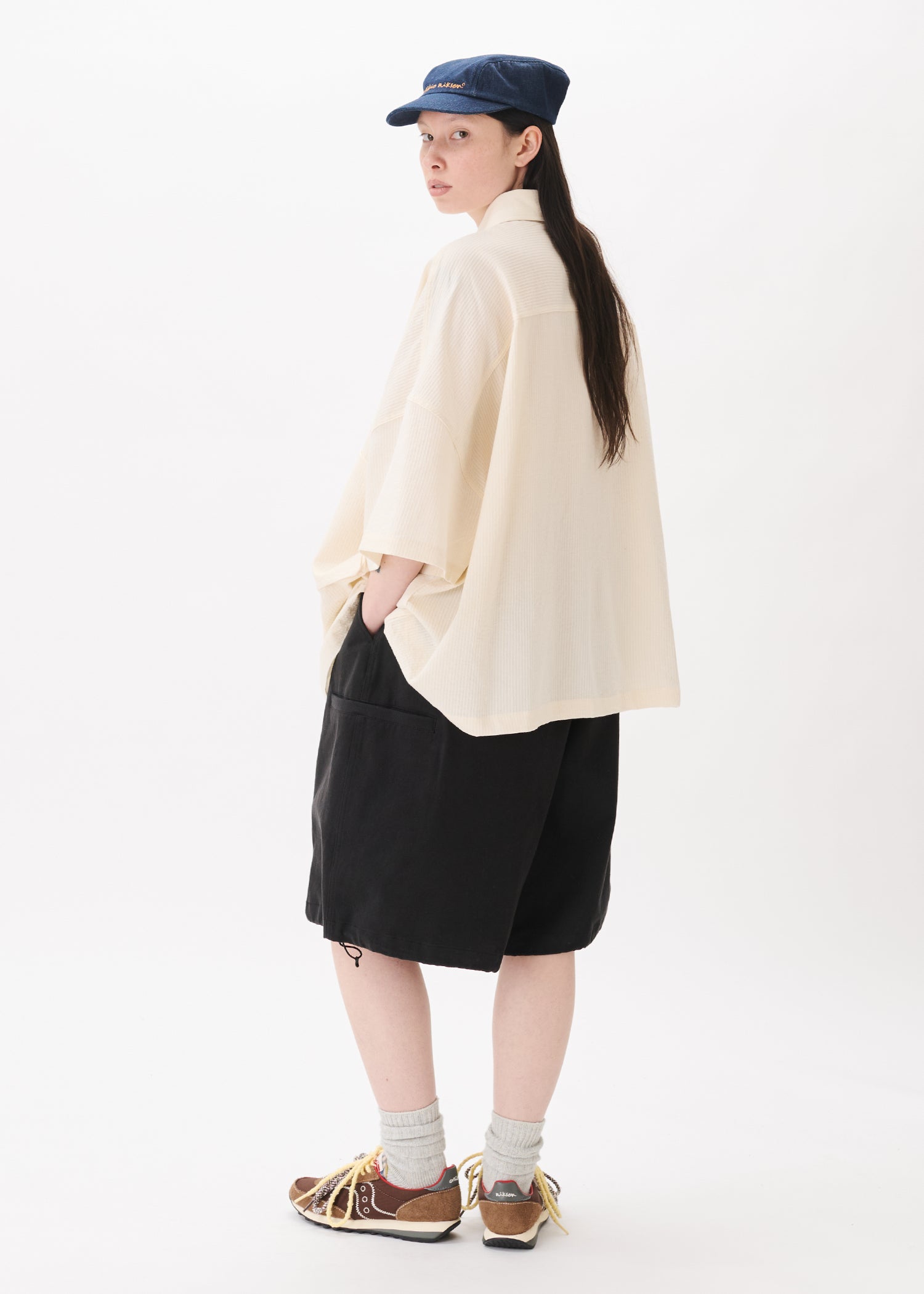 Short cargo bouffant fendu